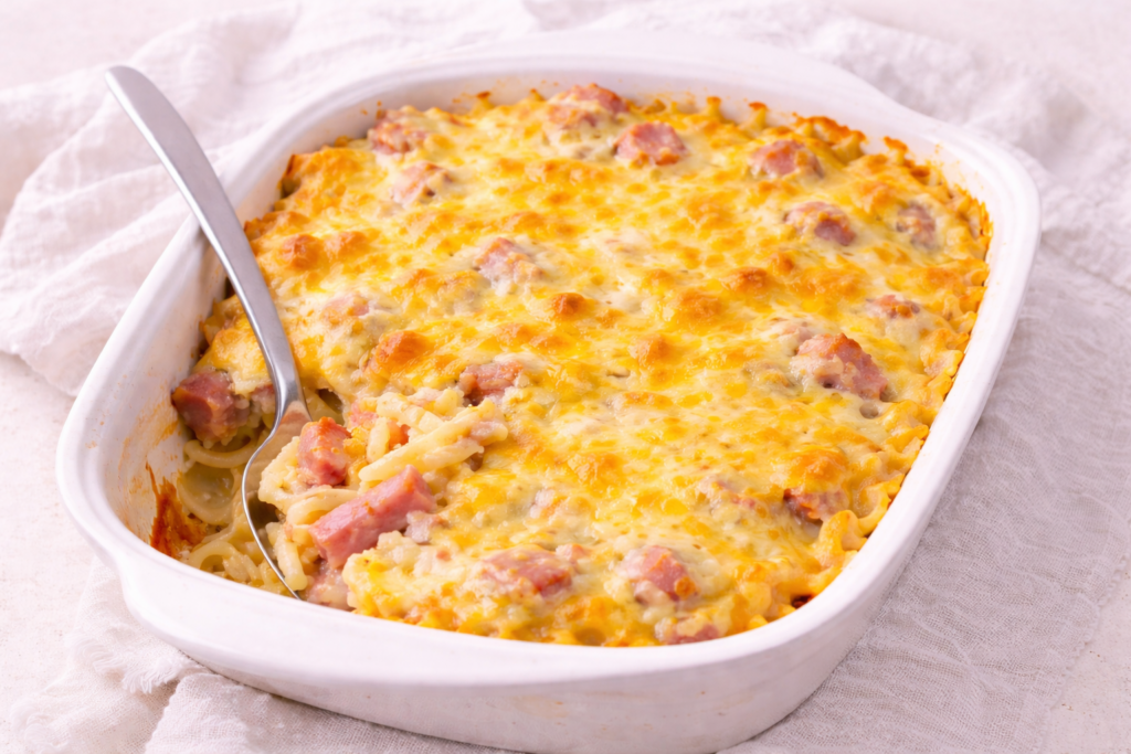 Cheesy ham and noodle bake
